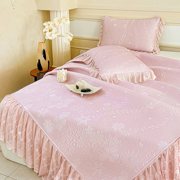 91家纺网 家纺一手货源 找家纺 （总）金绣美居 2026新款PE高分子凉感席聚乙烯冰感床裙款凉席三件套-一路生花