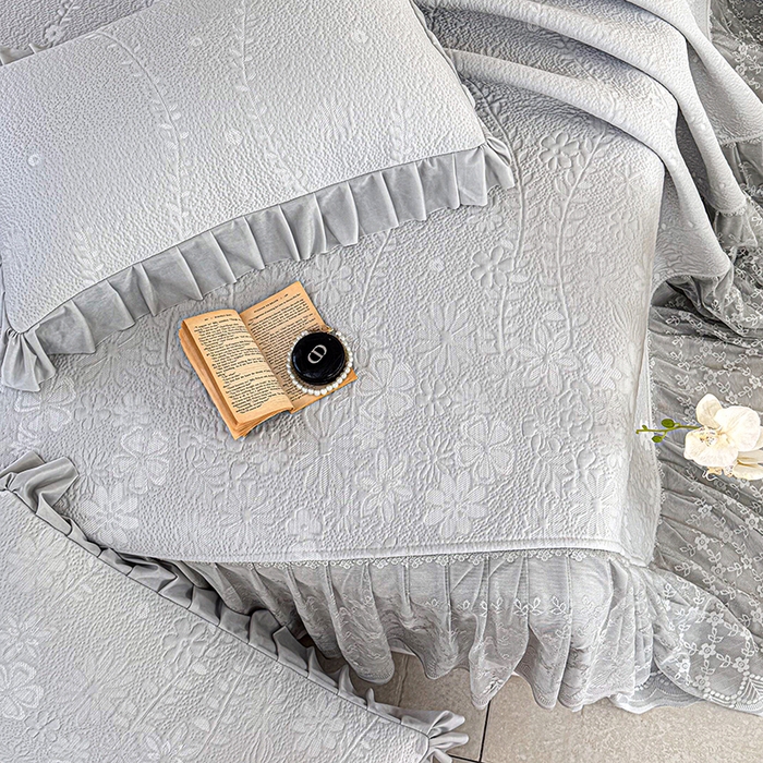 91家纺网 家纺一手货源 找家纺 金绣美居 2026新款PE高分子凉感席聚乙烯冰感床裙款凉席三件套-一路生花 一路生花-灰色