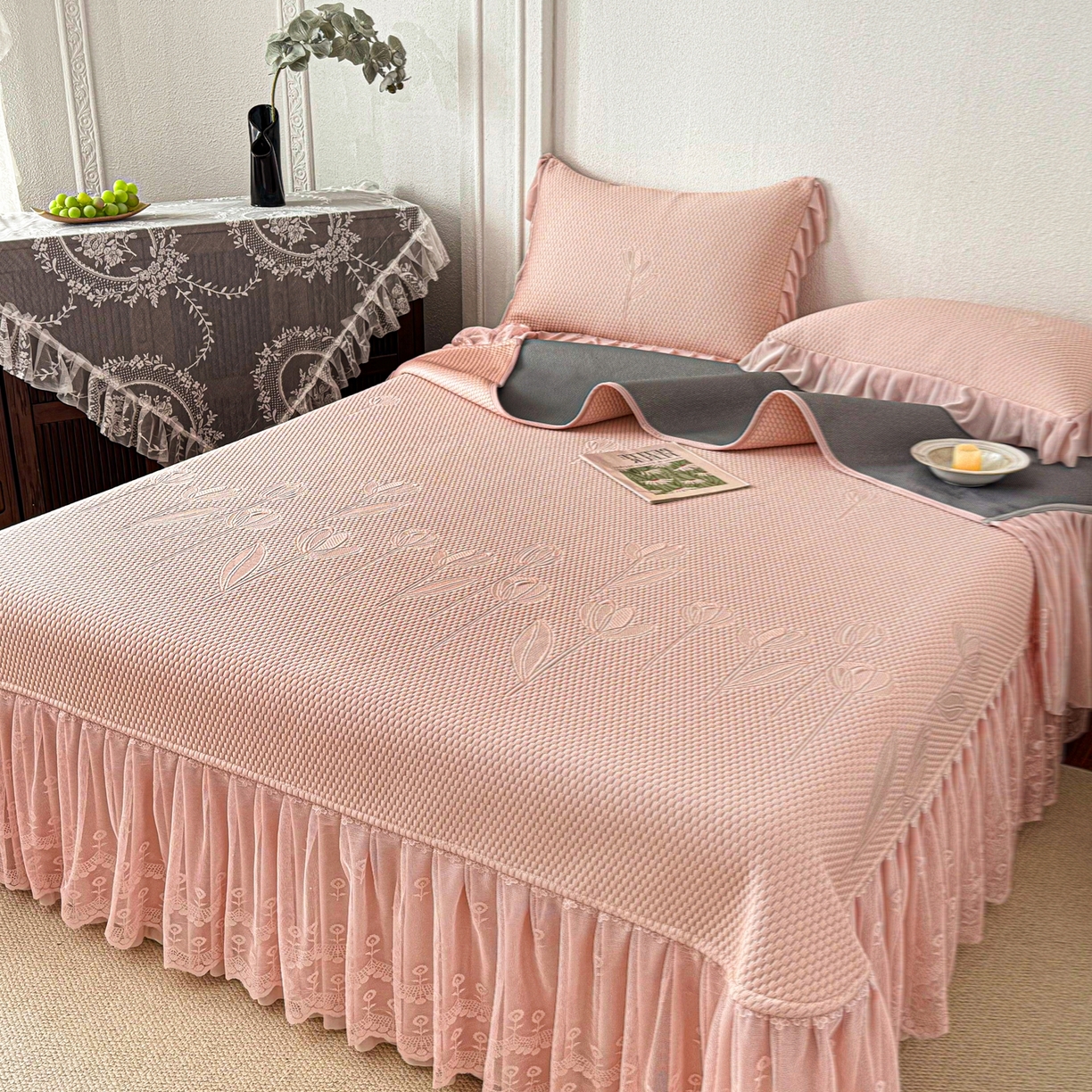 91家纺网 家纺一手货源 找家纺 （总）金绣美居 2026新款PE高分子凉感席聚乙烯冰感床裙款凉席三件套-七里香