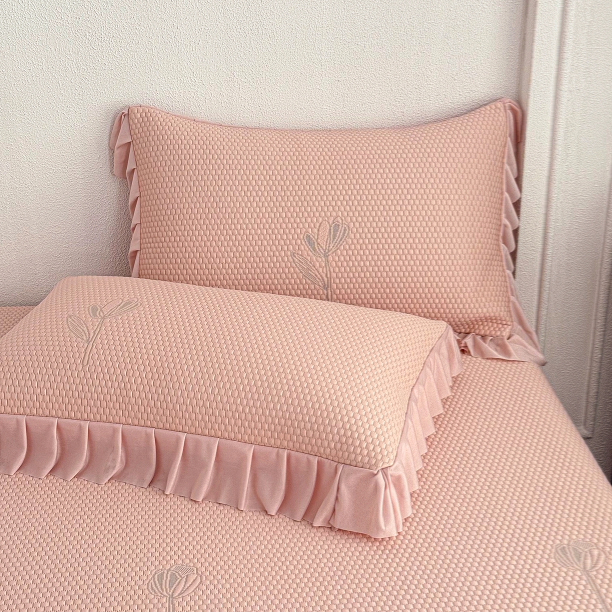 91家纺网 家纺一手货源 找家纺 （总）金绣美居 2026新款PE高分子凉感席聚乙烯冰感床裙款凉席三件套-七里香