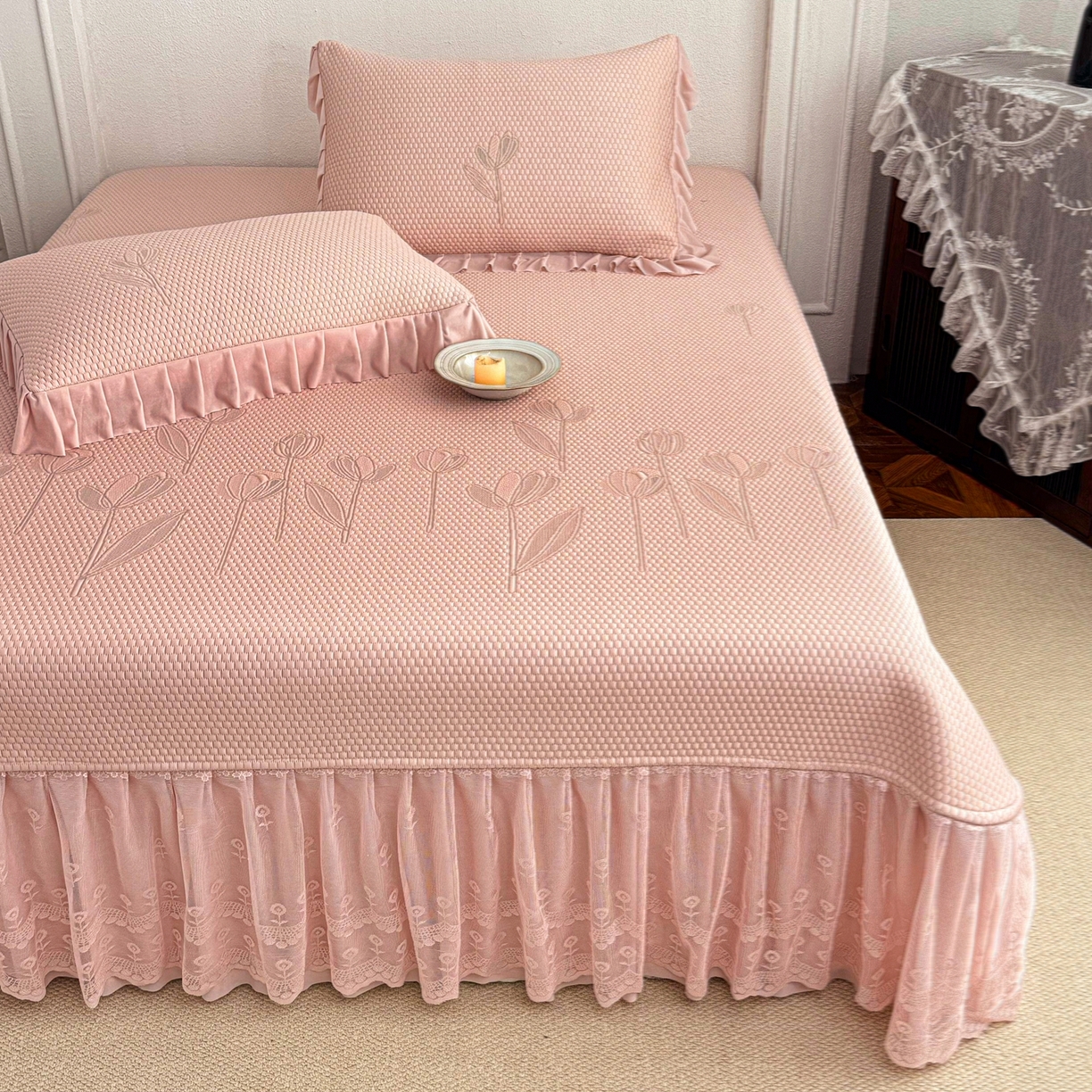 91家纺网 家纺一手货源 找家纺 （总）金绣美居 2026新款PE高分子凉感席聚乙烯冰感床裙款凉席三件套-七里香