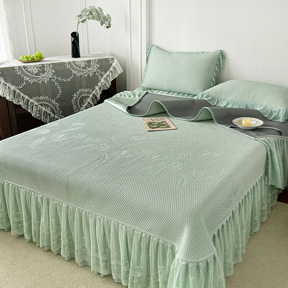 91家纺网 家纺一手货源 找家纺 金绣美居 2026新款PE高分子凉感席聚乙烯冰感床裙款凉席三件套-七里香 七里香-绿色