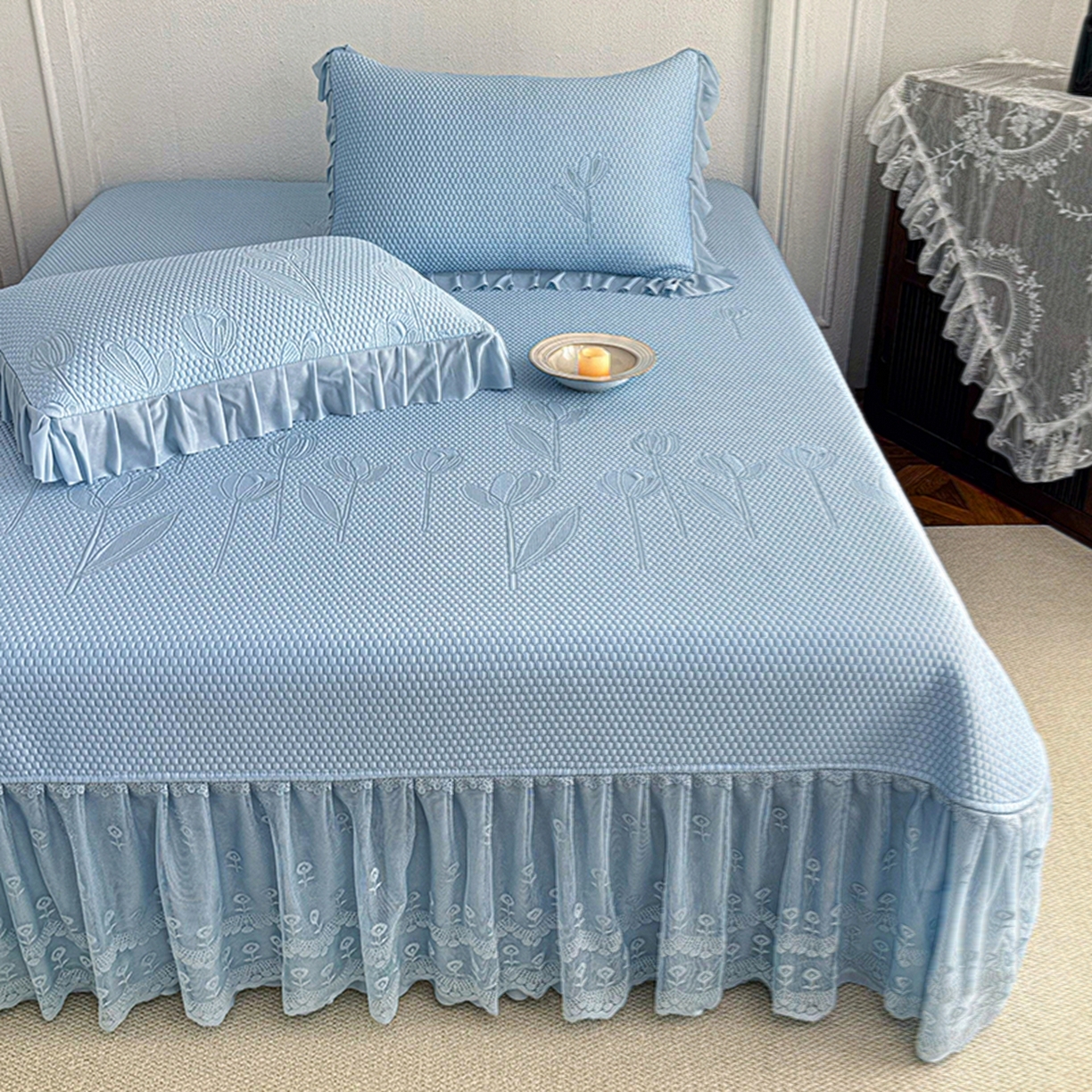 91家纺网 家纺一手货源 找家纺 金绣美居 2026新款PE高分子凉感席聚乙烯冰感床裙款凉席三件套-七里香 七里香-蓝色