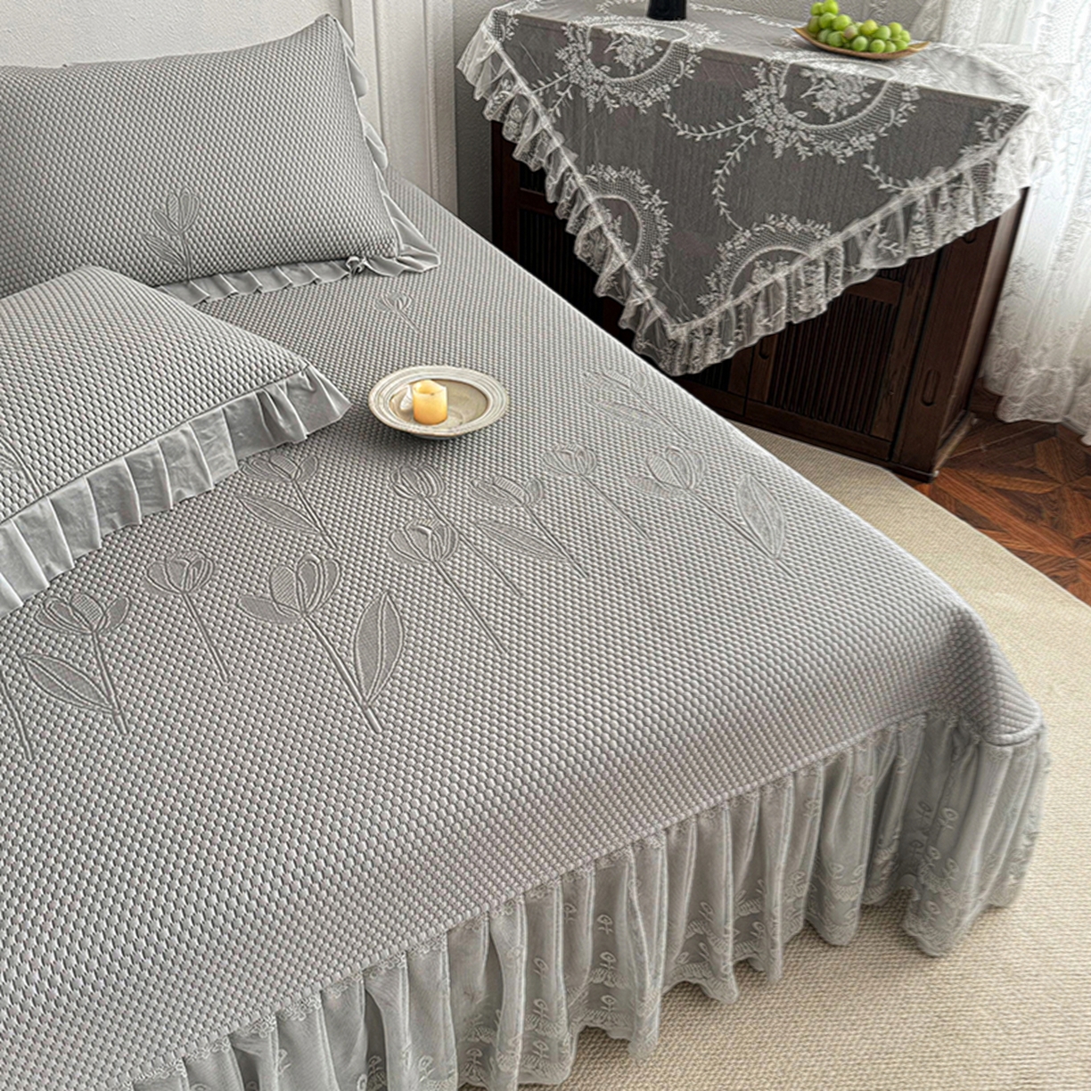 91家纺网 家纺一手货源 找家纺 金绣美居 2026新款PE高分子凉感席聚乙烯冰感床裙款凉席三件套-七里香 七里香-灰色