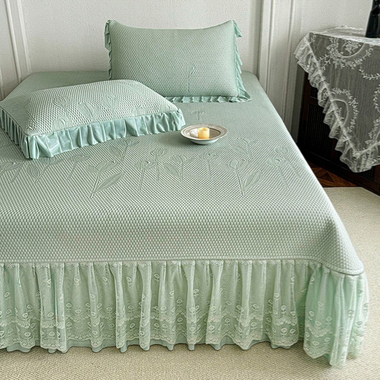 91家纺网 家纺一手货源 找家纺 金绣美居 2026新款PE高分子凉感席聚乙烯冰感床裙款凉席三件套-七里香 七里香-绿色