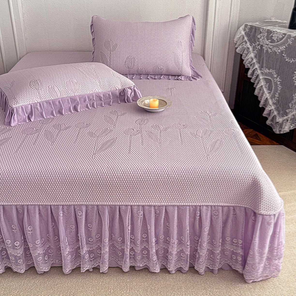 91家纺网 家纺一手货源 找家纺 金绣美居 2026新款PE高分子凉感席聚乙烯冰感床裙款凉席三件套-七里香 七里香-紫色