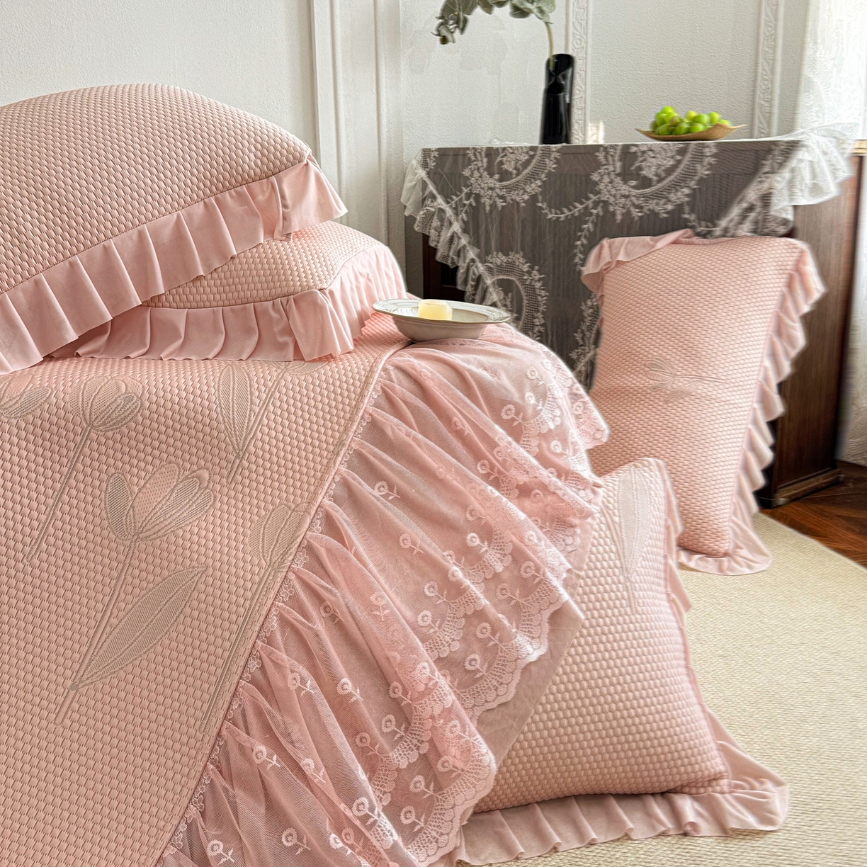 91家纺网 家纺一手货源 找家纺 金绣美居 2026新款PE高分子凉感席聚乙烯冰感床裙款凉席三件套-七里香 七里香-豆沙粉