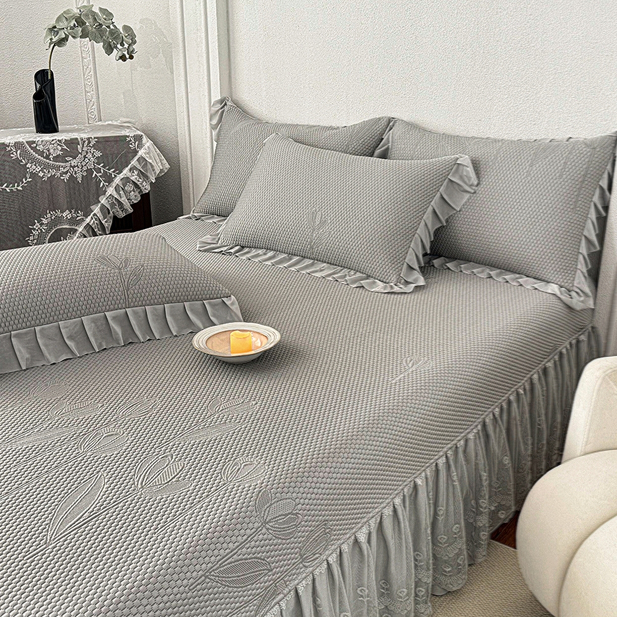 91家纺网 家纺一手货源 找家纺 金绣美居 2026新款PE高分子凉感席聚乙烯冰感床裙款凉席三件套-七里香 七里香-灰色