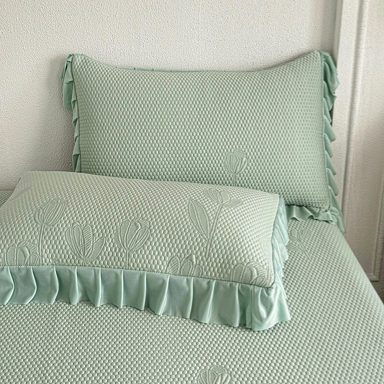 91家纺网 家纺一手货源 找家纺 金绣美居 2026新款PE高分子凉感席聚乙烯冰感床裙款凉席三件套-七里香 七里香-绿色