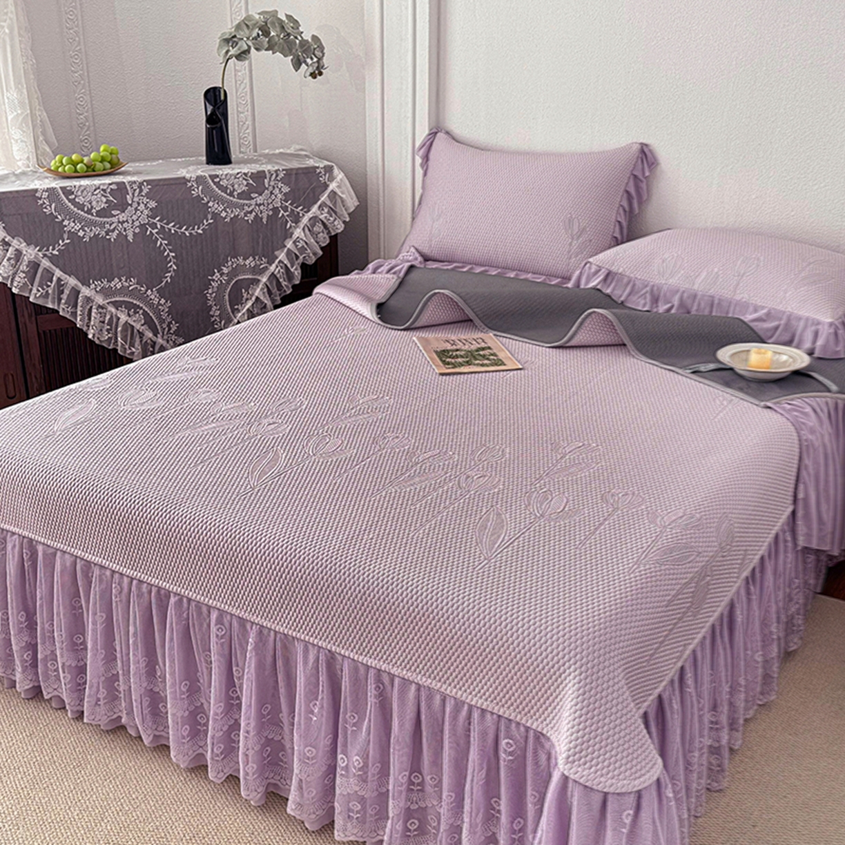 91家纺网 家纺一手货源 找家纺 金绣美居 2026新款PE高分子凉感席聚乙烯冰感床裙款凉席三件套-七里香 七里香-紫色