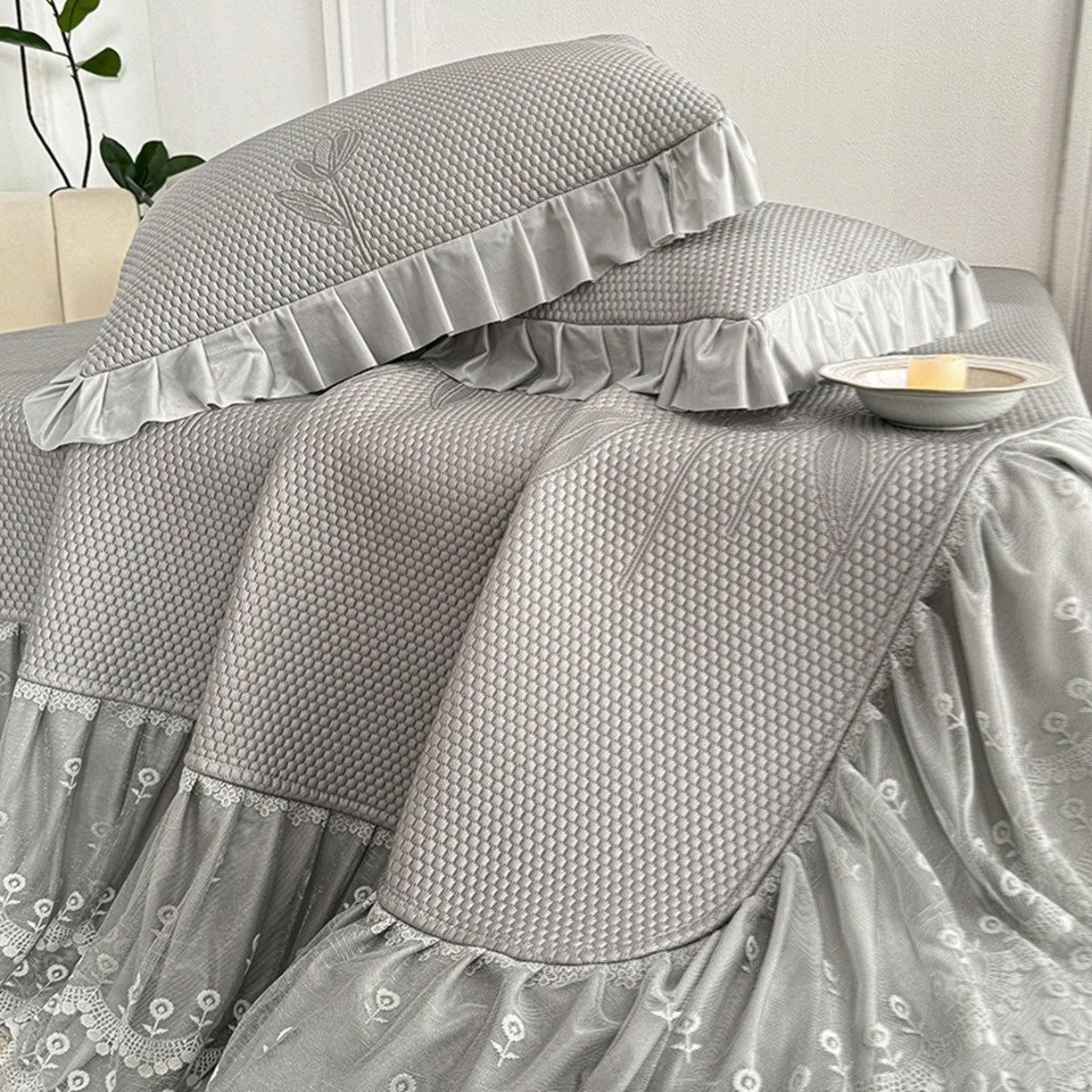91家纺网 家纺一手货源 找家纺 金绣美居 2026新款PE高分子凉感席聚乙烯冰感床裙款凉席三件套-七里香 七里香-灰色
