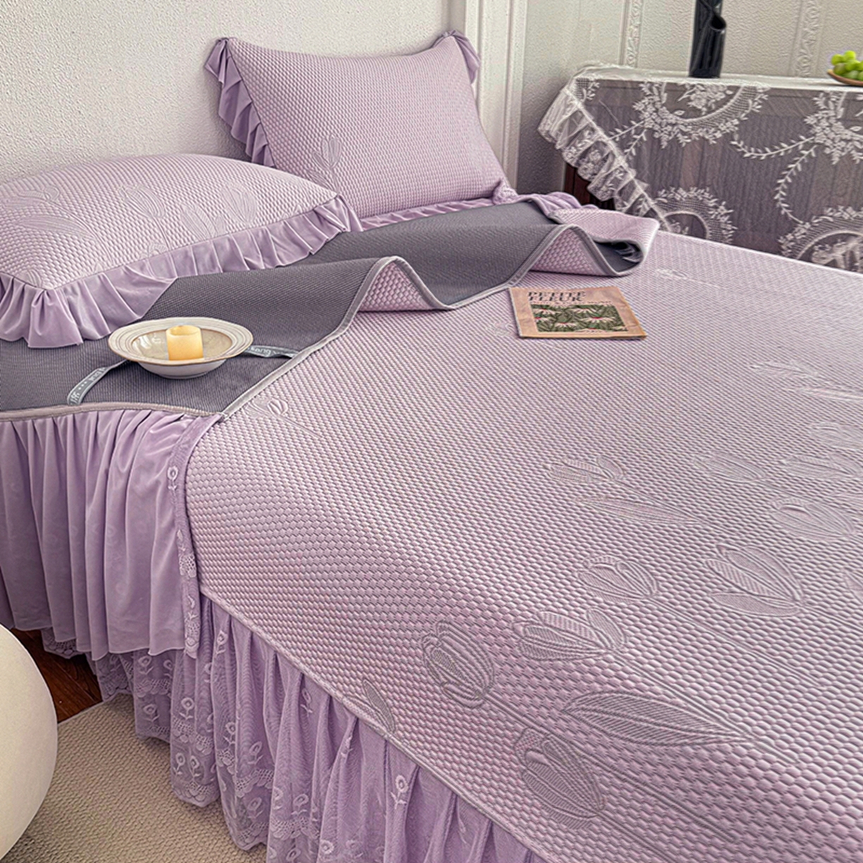 91家纺网 家纺一手货源 找家纺 金绣美居 2026新款PE高分子凉感席聚乙烯冰感床裙款凉席三件套-七里香 七里香-紫色