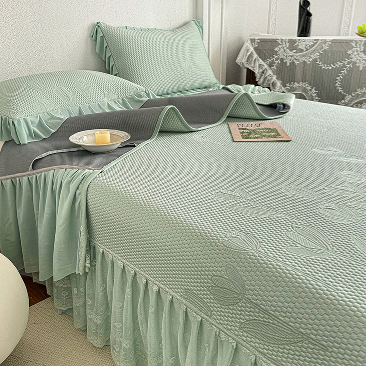 91家纺网 家纺一手货源 找家纺 金绣美居 2026新款PE高分子凉感席聚乙烯冰感床裙款凉席三件套-七里香 七里香-绿色