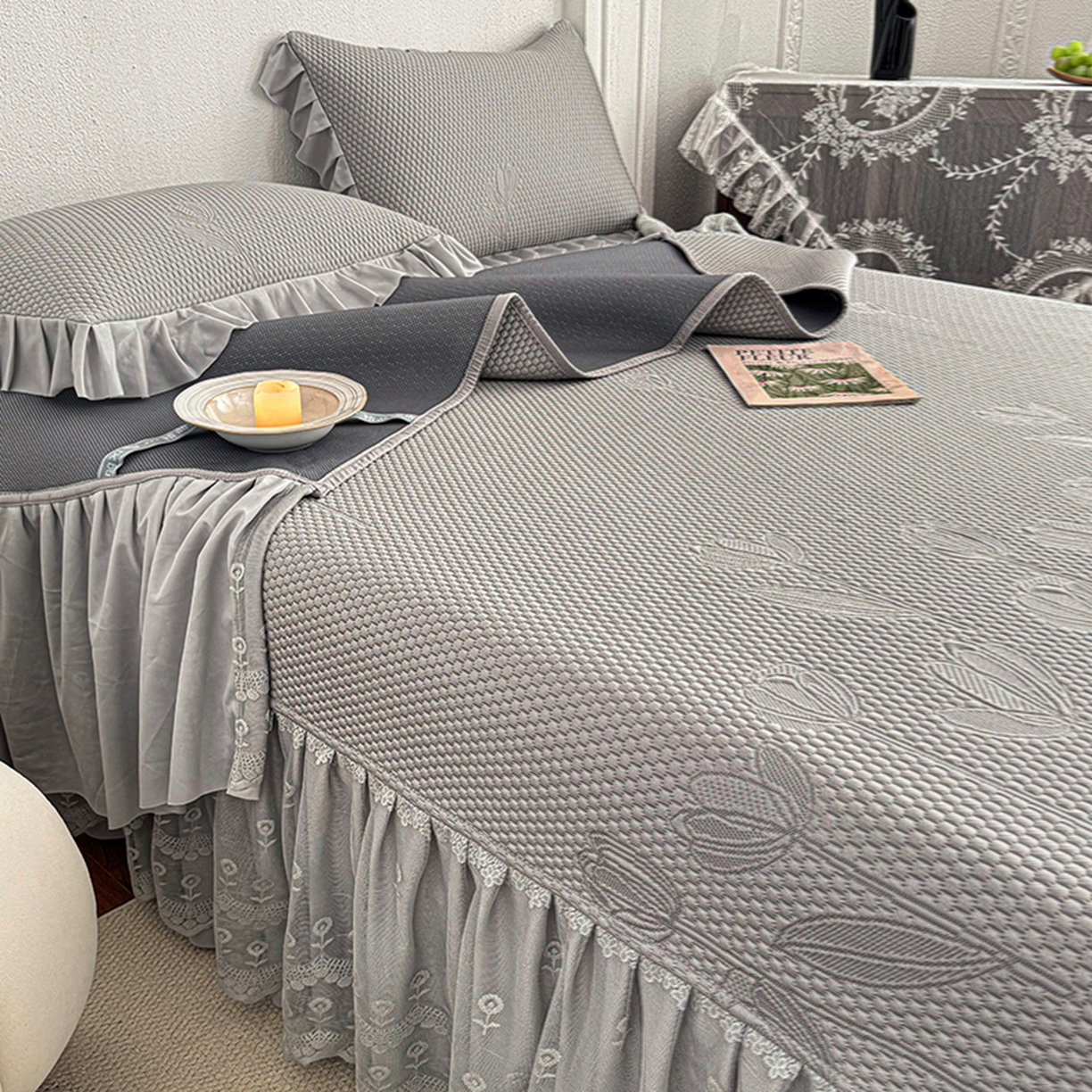 91家纺网 家纺一手货源 找家纺 金绣美居 2026新款PE高分子凉感席聚乙烯冰感床裙款凉席三件套-七里香 七里香-灰色