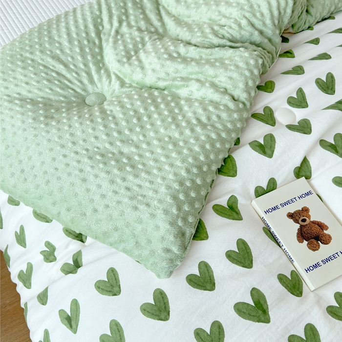 91家纺网 家纺一手货源 找家纺 赛琳 2026新款豆豆春秋被被子被芯 绿爱心