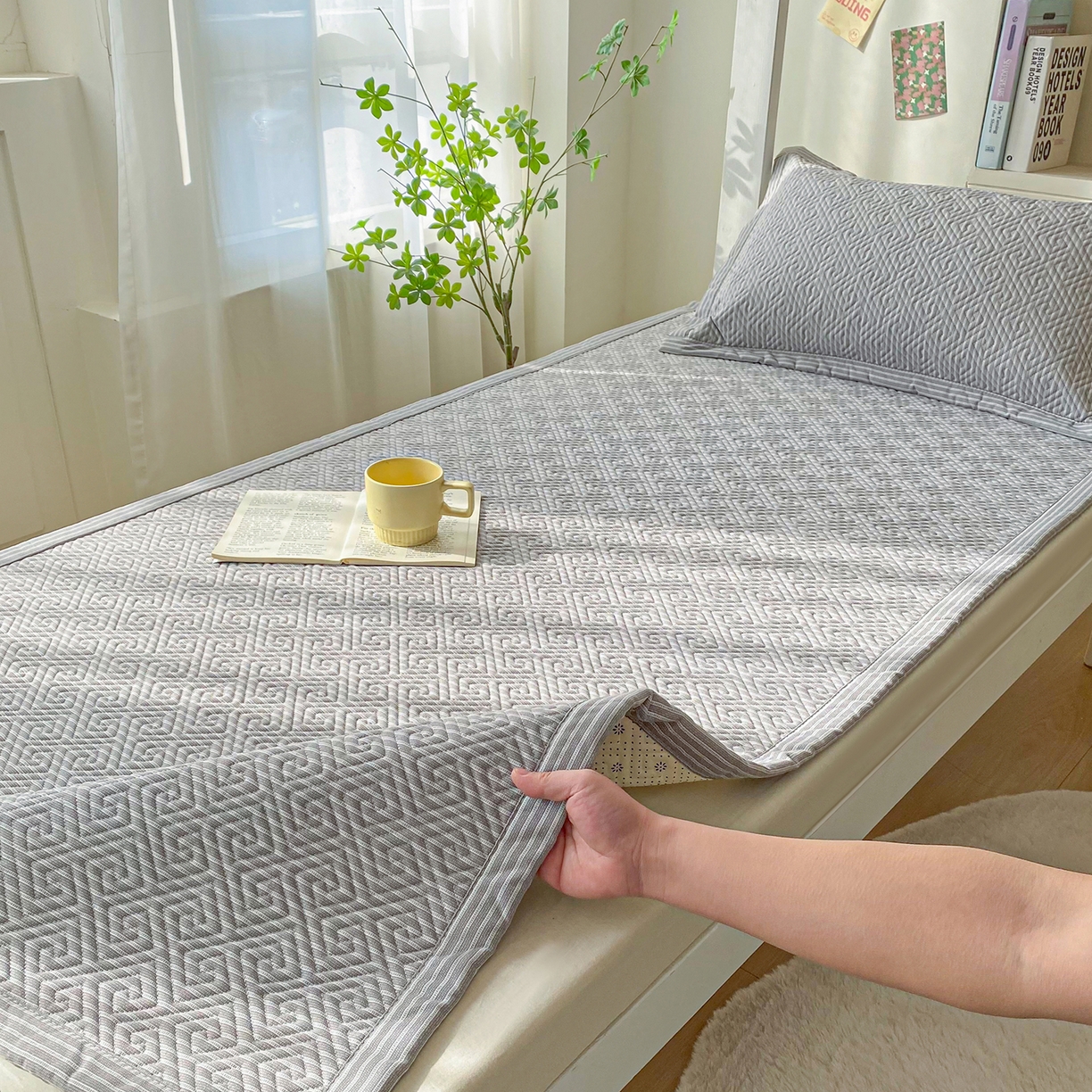 91家纺网 家纺一手货源 找家纺 首爱家纺 2026新款老粗布床盖床垫学生床 床盖 条纹灰