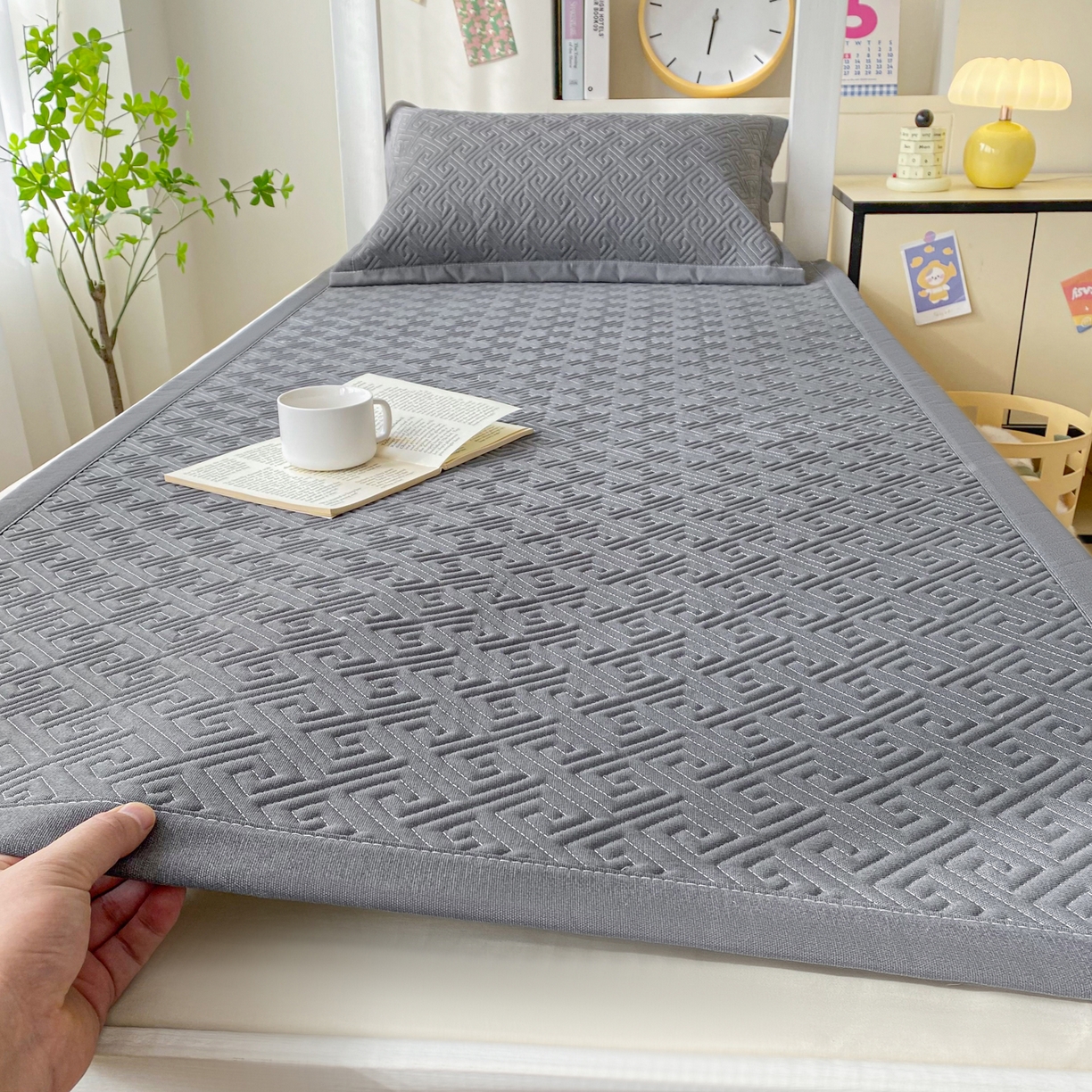 91家纺网 家纺一手货源 找家纺 首爱家纺 2026新款老粗布床盖床垫学生床 床盖 傍晚