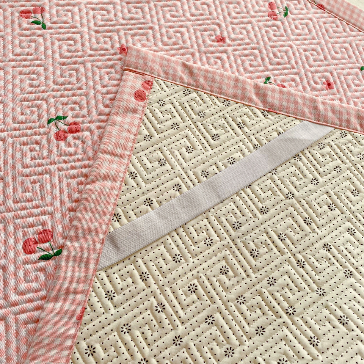 91家纺网 家纺一手货源 找家纺 首爱家纺 2026新款老粗布床盖床垫学生床 床盖 格子樱桃