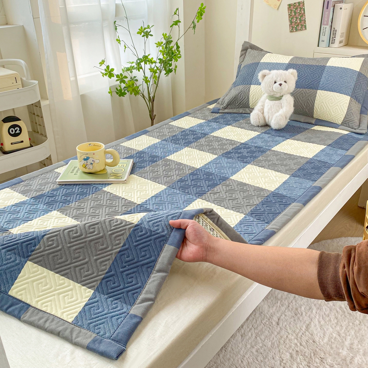 91家纺网 家纺一手货源 找家纺 首爱家纺 2026新款老粗布床盖床垫学生床 床盖 蓝格