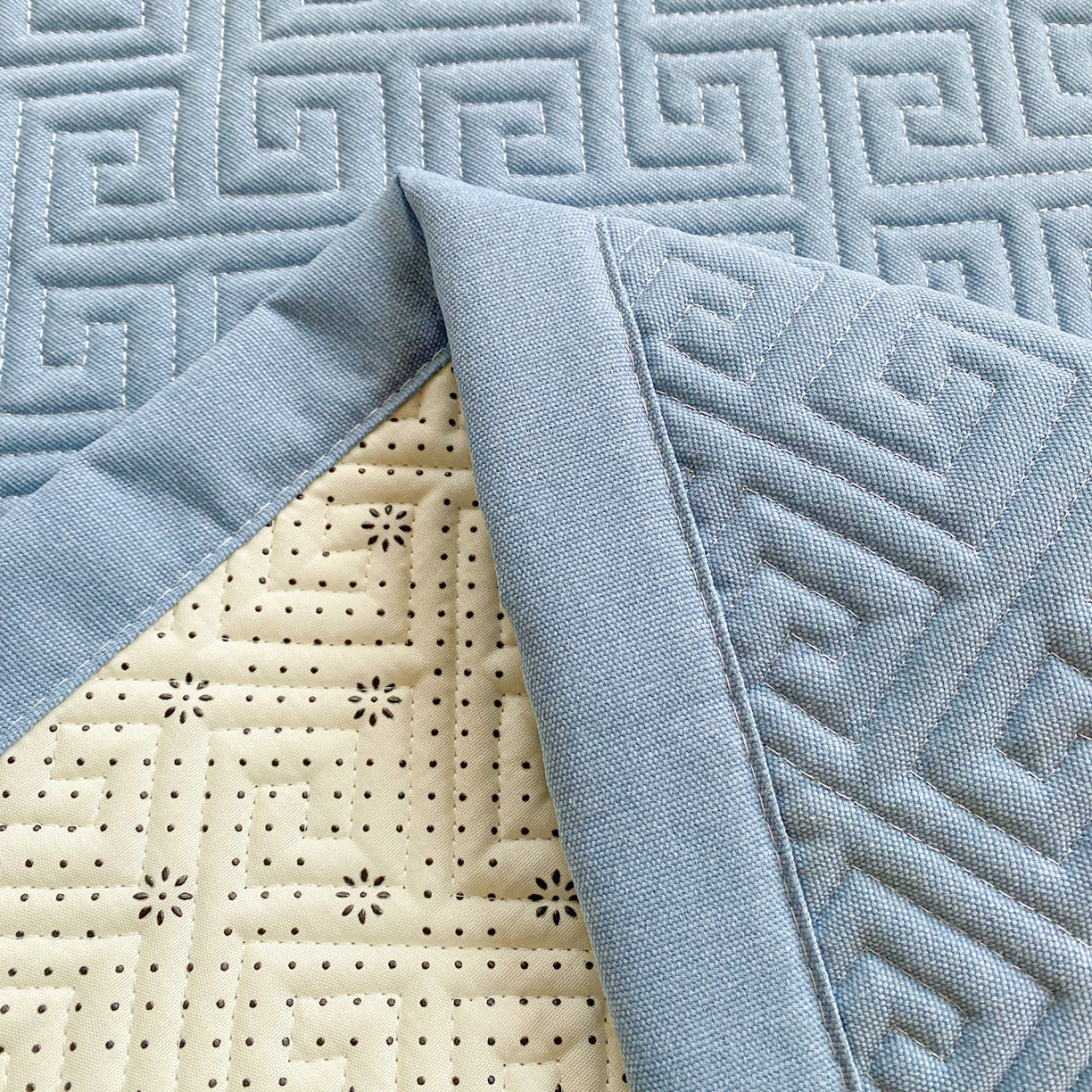 91家纺网 家纺一手货源 找家纺 首爱家纺 2026新款老粗布床盖床垫学生床 床盖 偶遇