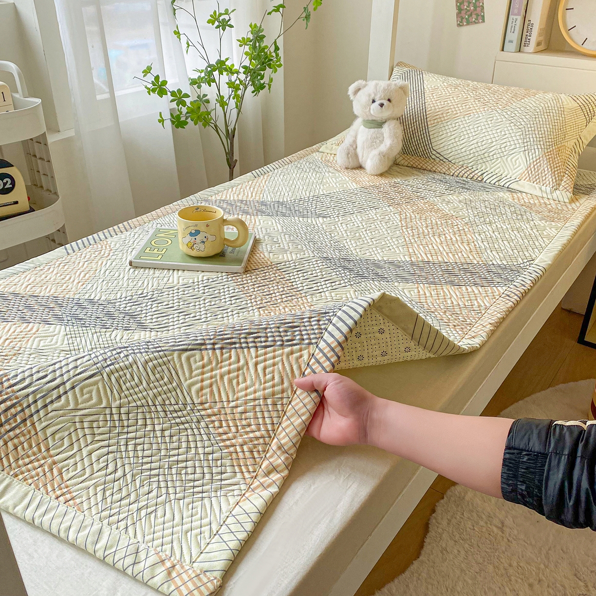 91家纺网 家纺一手货源 找家纺 首爱家纺 2026新款老粗布床盖床垫学生床 床盖 艾米