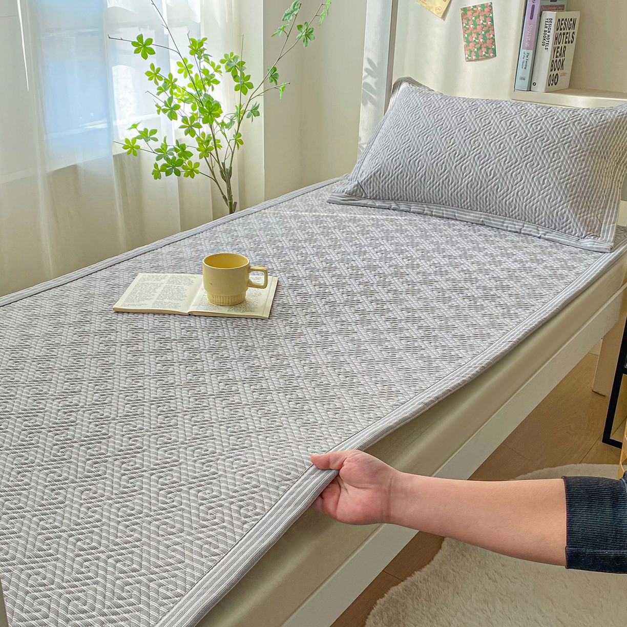 91家纺网 家纺一手货源 找家纺 首爱家纺 2026新款老粗布床盖床垫学生床 床盖 条纹灰