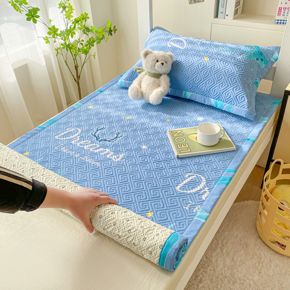 首爱家纺 2026新款老粗布床盖床垫学生床 床盖 梦幻小鹿