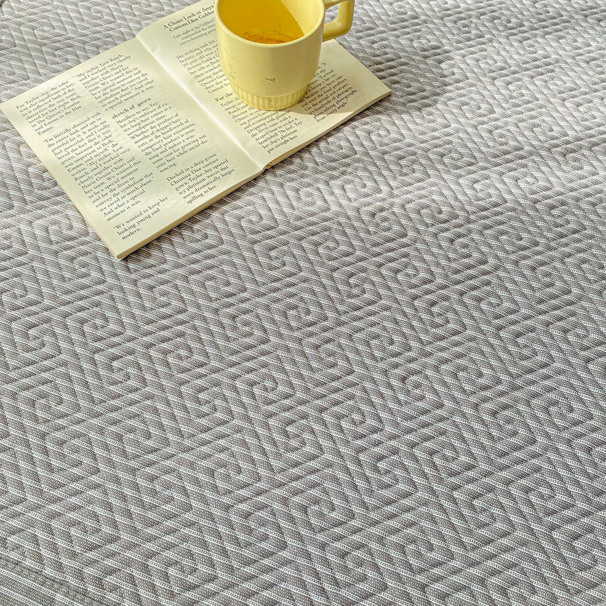 91家纺网 家纺一手货源 找家纺 首爱家纺 2026新款老粗布床盖床垫学生床 床盖 条纹灰