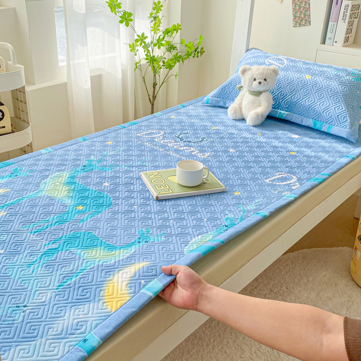 91家纺网 家纺一手货源 找家纺 首爱家纺 2026新款老粗布床盖床垫学生床 床盖 梦幻小鹿