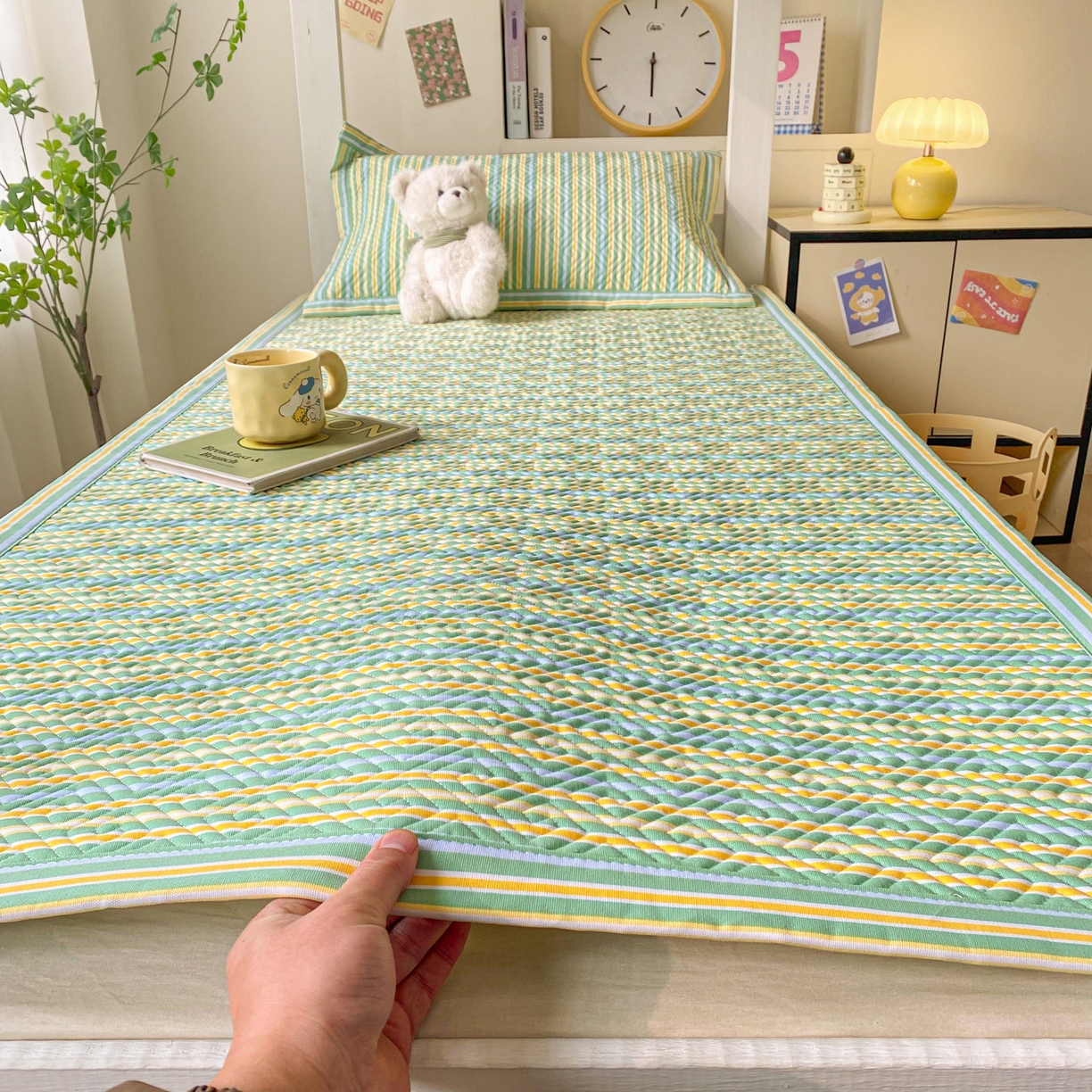 91家纺网 家纺一手货源 找家纺 首爱家纺 2026新款老粗布床盖床垫学生床 床盖 果绿条