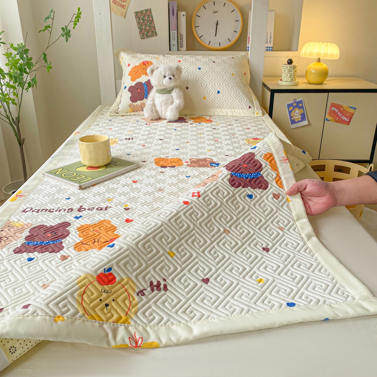 91家纺网 家纺一手货源 找家纺 首爱家纺 2026新款老粗布床盖床垫学生床 床盖 bear熊