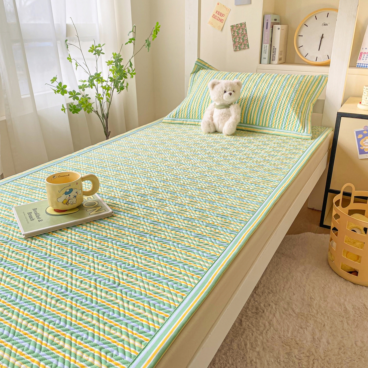 91家纺网 家纺一手货源 找家纺 首爱家纺 2026新款老粗布床盖床垫学生床 床盖 果绿条