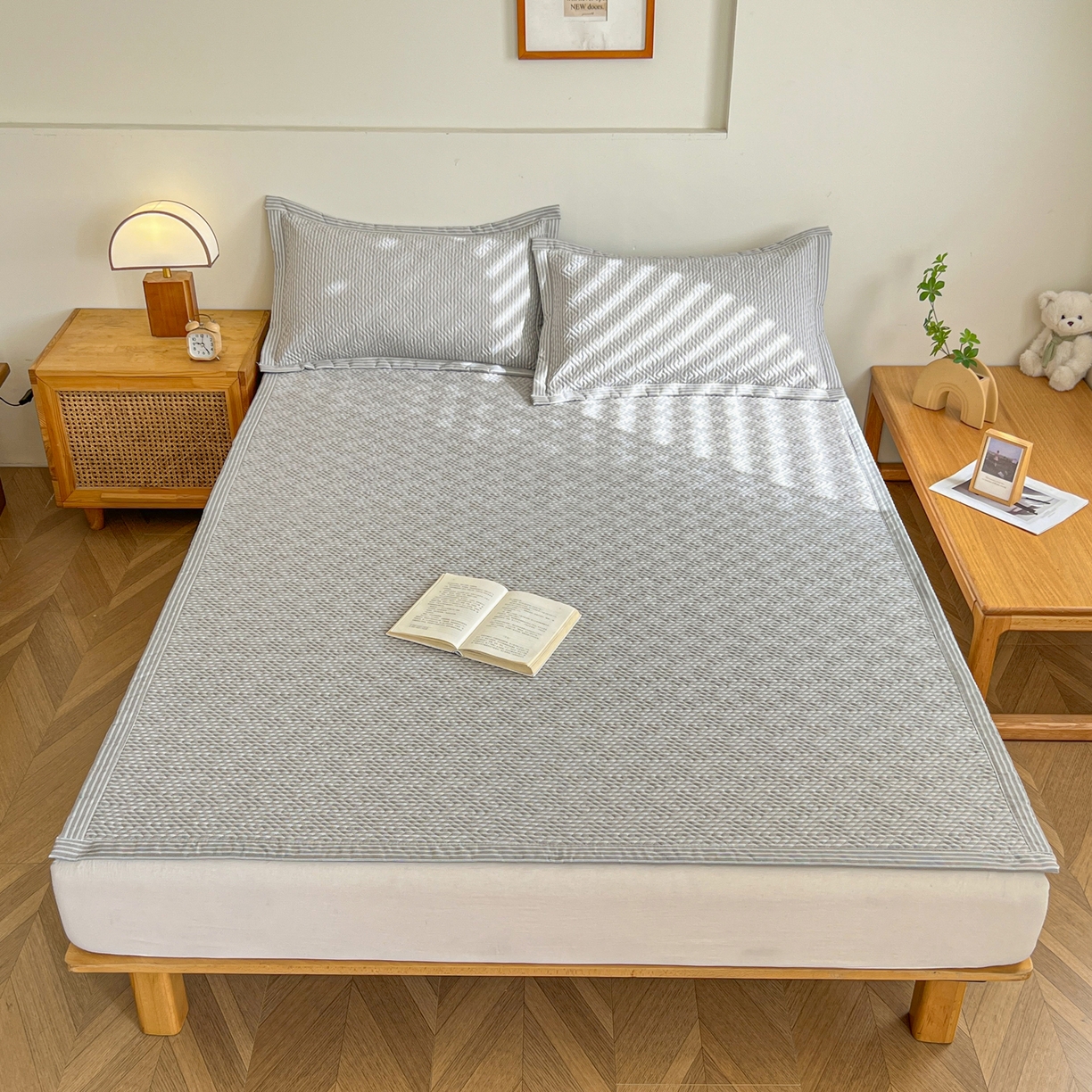 91家纺网 家纺一手货源 找家纺 首爱家纺 2026新款老粗布床盖床垫大床 床盖 条纹灰