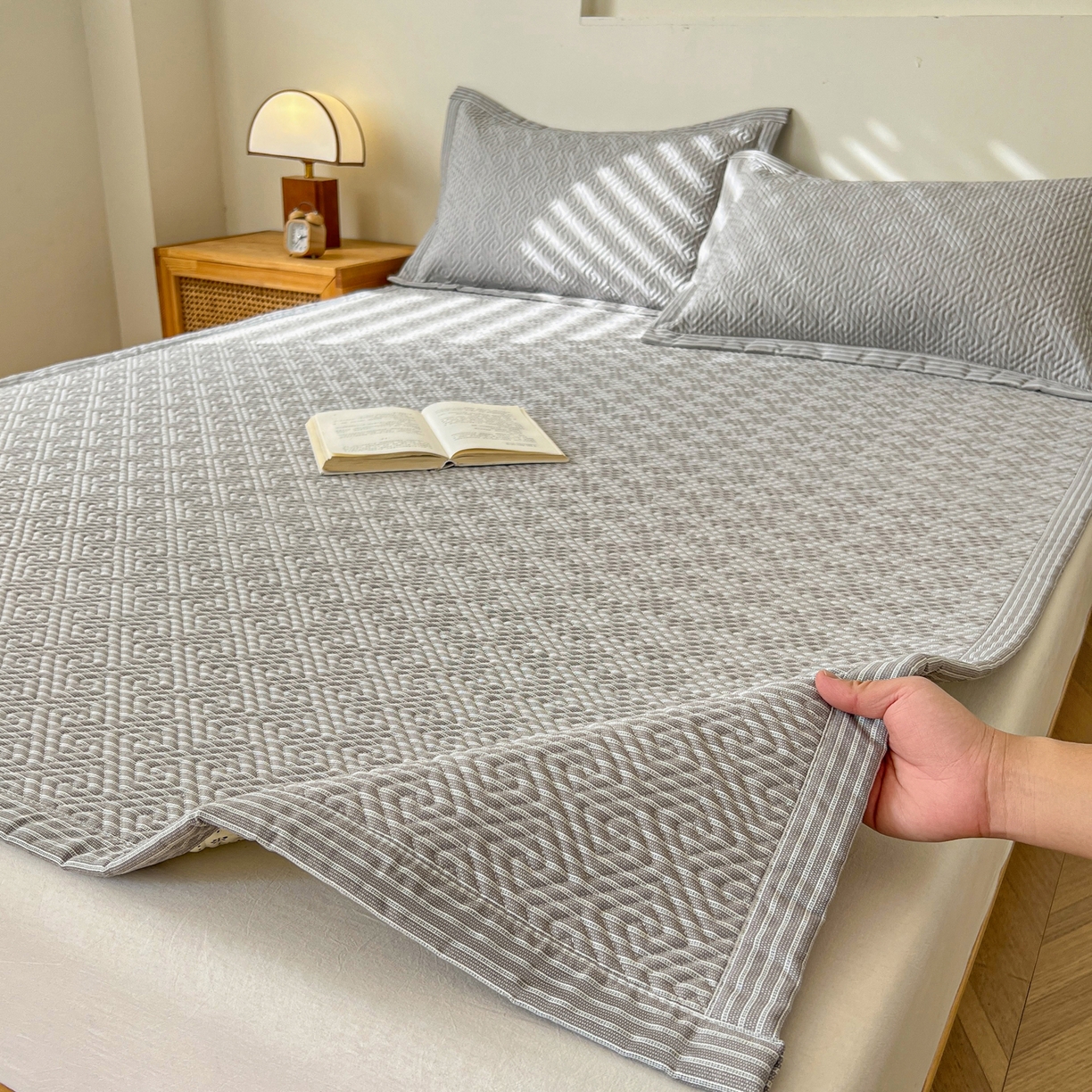 91家纺网 家纺一手货源 找家纺 首爱家纺 2026新款老粗布床盖床垫大床 床盖 条纹灰