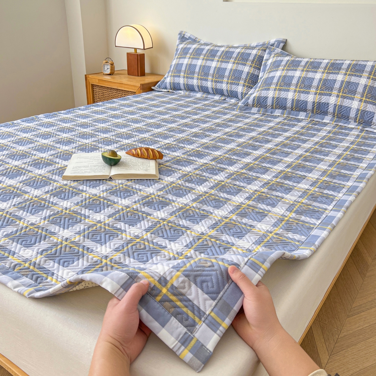 91家纺网 家纺一手货源 找家纺 首爱家纺 2026新款老粗布床盖床垫大床 床盖 简兮蓝