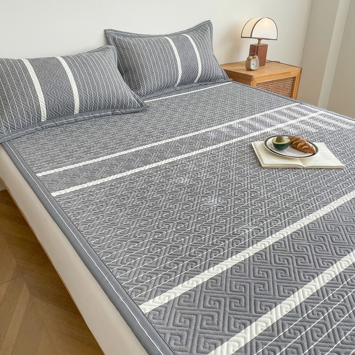 91家纺网 家纺一手货源 找家纺 首爱家纺 2026新款老粗布床盖床垫大床 床盖 冷灰