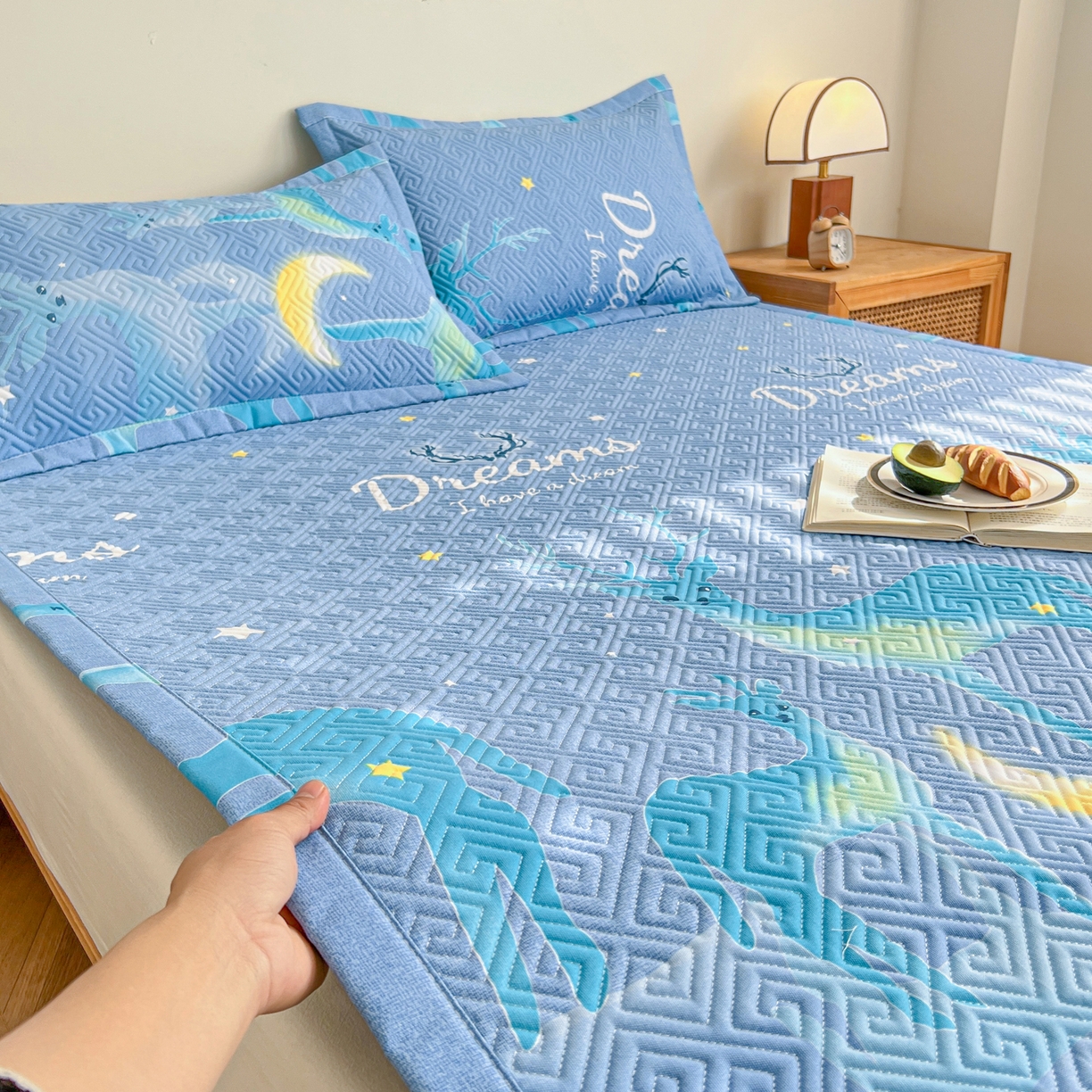 91家纺网 家纺一手货源 找家纺 首爱家纺 2026新款老粗布床盖床垫大床 床盖 梦幻小鹿