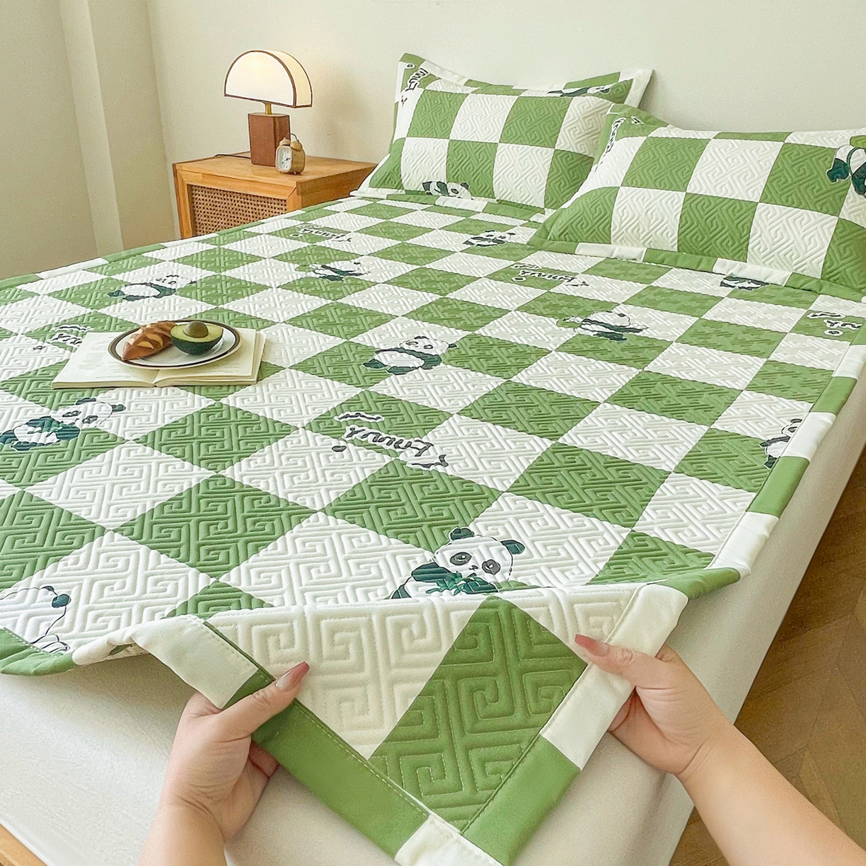 91家纺网 家纺一手货源 找家纺 首爱家纺 2026新款老粗布床盖床垫大床 床盖 可爱熊猫