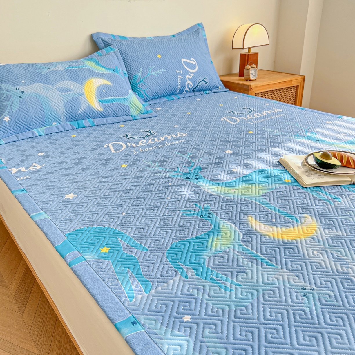 91家纺网 家纺一手货源 找家纺 首爱家纺 2026新款老粗布床盖床垫大床 床盖 梦幻小鹿