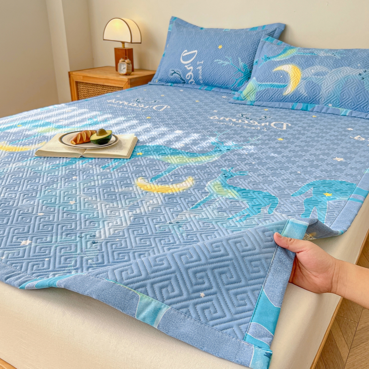 91家纺网 家纺一手货源 找家纺 首爱家纺 2026新款老粗布床盖床垫大床 床盖 梦幻小鹿