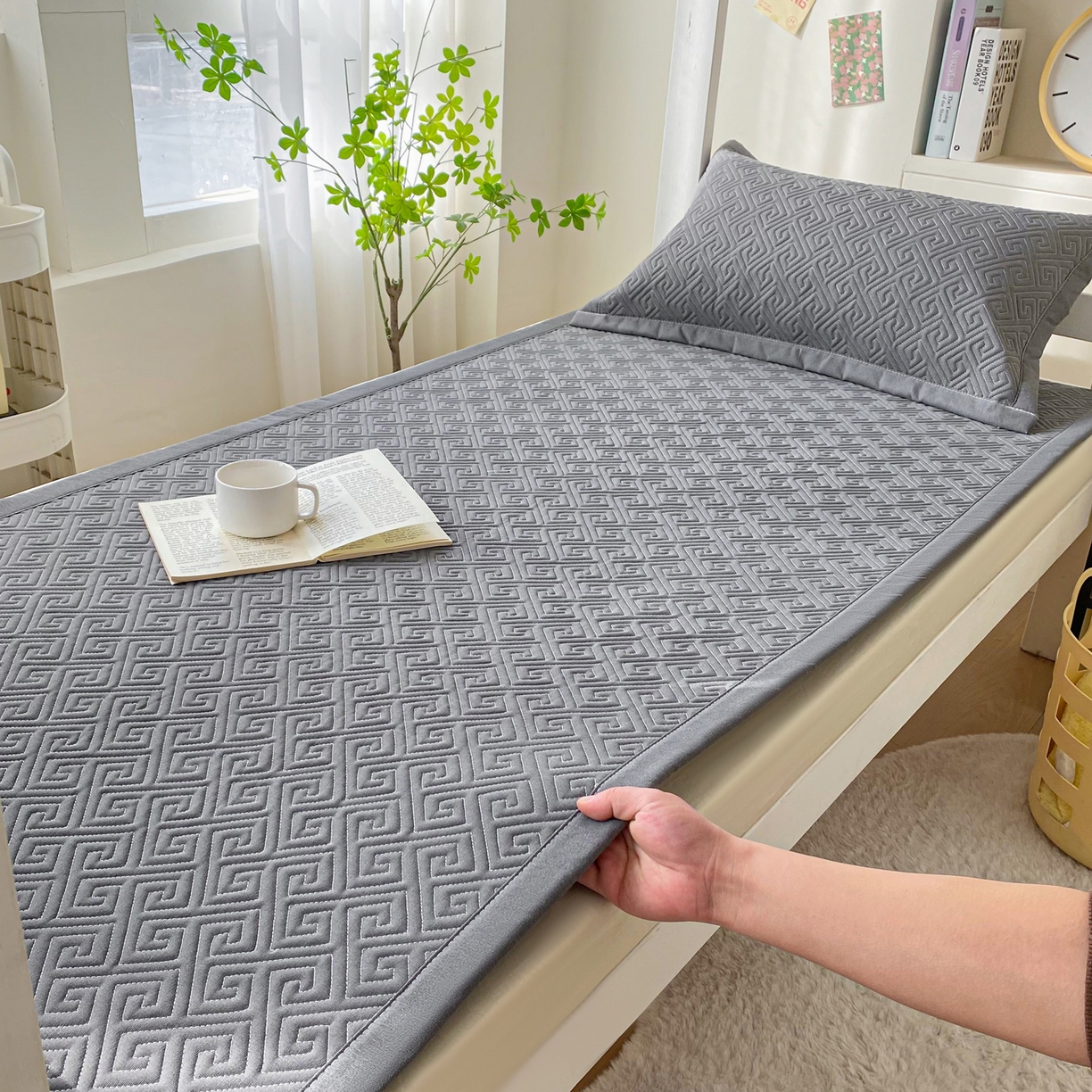 91家纺网 家纺一手货源 找家纺 棉乐町家居 2026新款老粗布床盖床垫学生床 床盖 傍晚