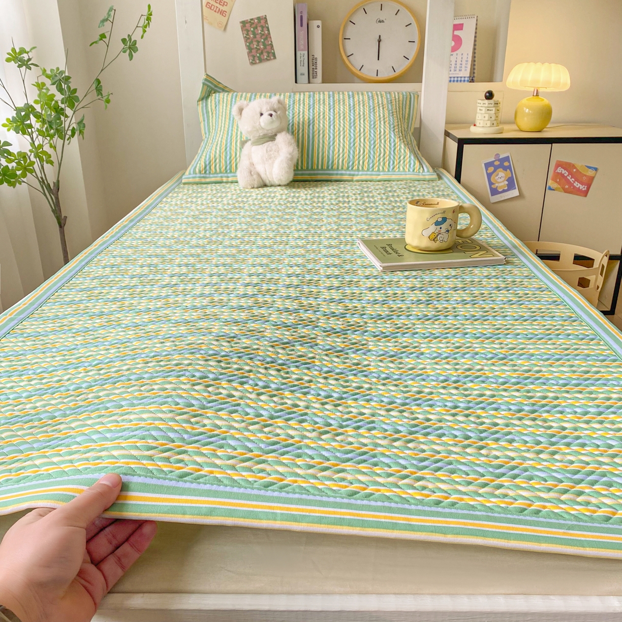 91家纺网 家纺一手货源 找家纺 棉乐町家居 2026新款老粗布床盖床垫学生床 床盖 果绿条