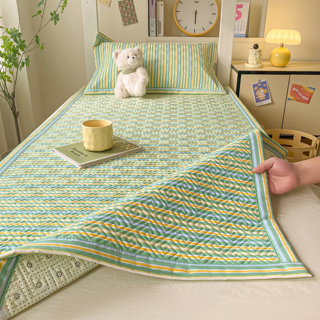 91家纺网 家纺一手货源 找家纺 棉乐町家居 2026新款老粗布床盖床垫学生床 床盖 果绿条