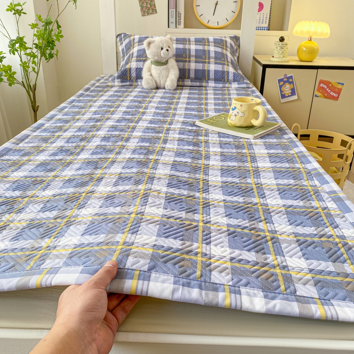 91家纺网 家纺一手货源 找家纺 棉乐町家居 2026新款老粗布床盖床垫学生床 床盖 简兮蓝