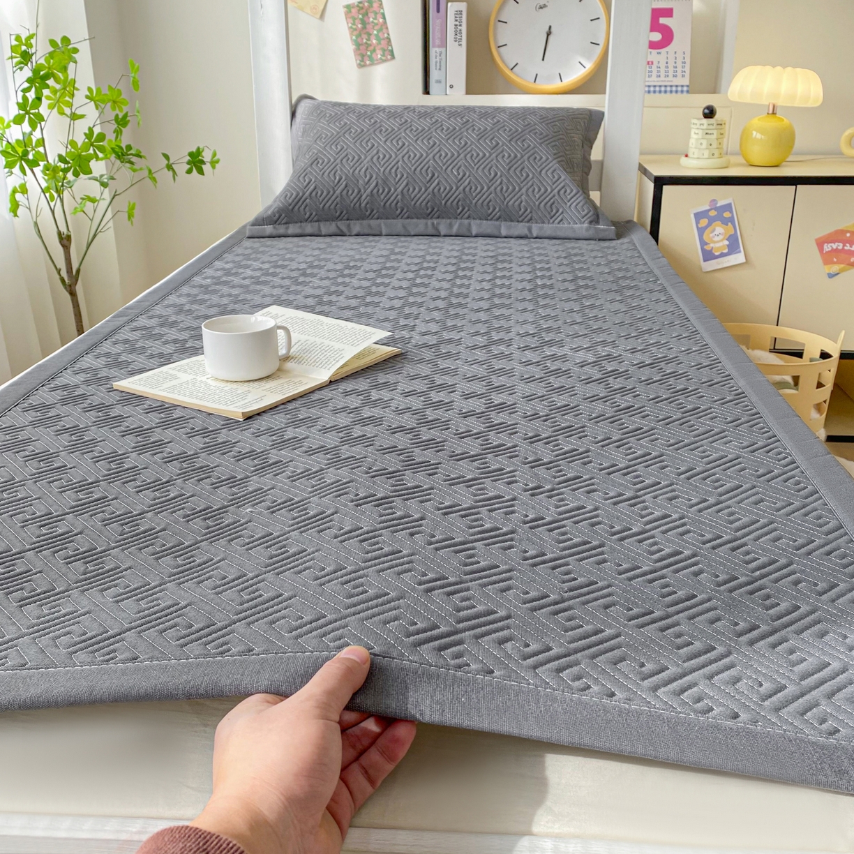 91家纺网 家纺一手货源 找家纺 棉乐町家居 2026新款老粗布床盖床垫学生床 床盖 傍晚