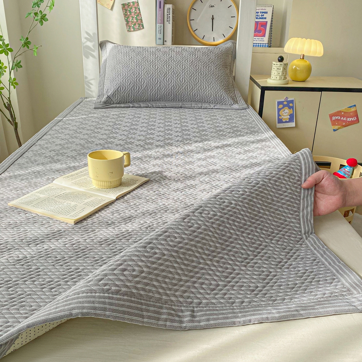 91家纺网 家纺一手货源 找家纺 棉乐町家居 2026新款老粗布床盖床垫学生床 床盖 条纹灰
