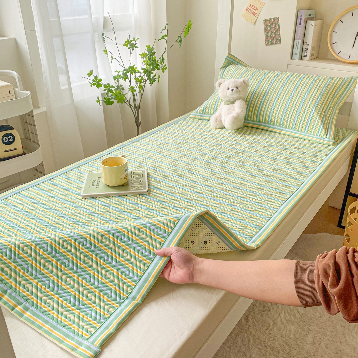 91家纺网 家纺一手货源 找家纺 棉乐町家居 2026新款老粗布床盖床垫学生床 床盖 果绿条