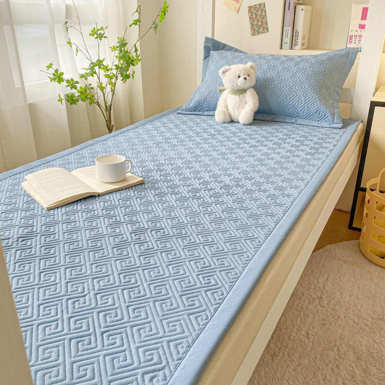 91家纺网 家纺一手货源 找家纺 棉乐町家居 2026新款老粗布床盖床垫学生床 床盖 偶遇