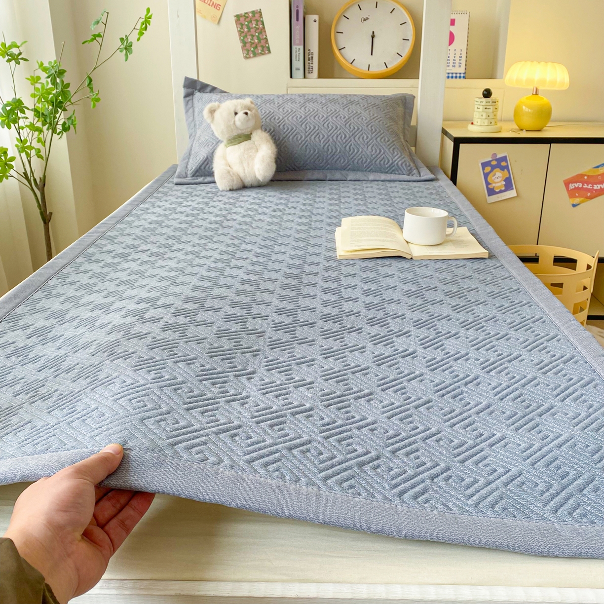91家纺网 家纺一手货源 找家纺 棉乐町家居 2026新款老粗布床盖床垫学生床 床盖 浅灰