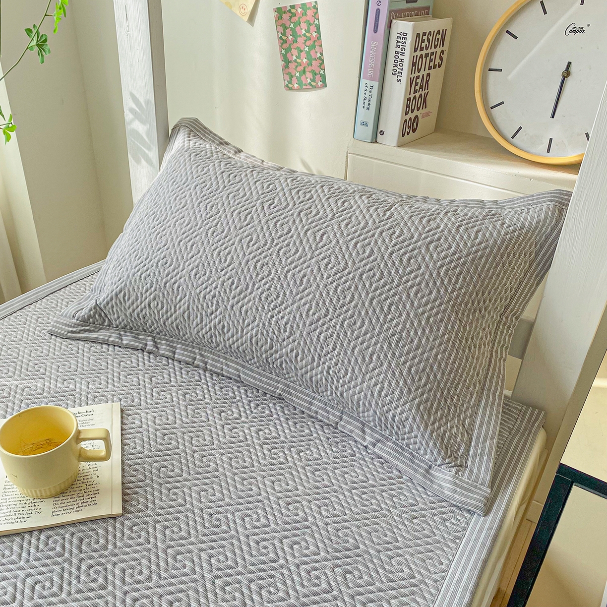 91家纺网 家纺一手货源 找家纺 棉乐町家居 2026新款老粗布床盖床垫学生床 床盖 条纹灰